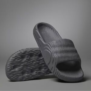 Adidas Sandals ADILETTE 22 SLIDES
Size: men’s 5